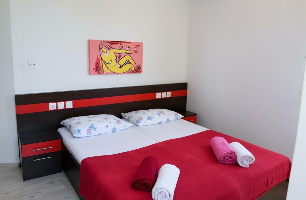 Apartments Dvori Novalja Luaran gambar