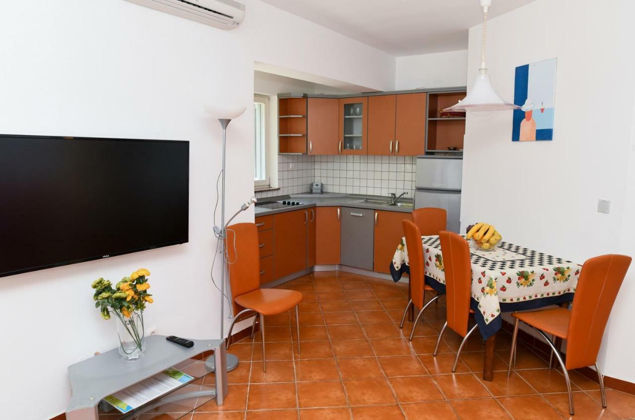 Apartments Dvori Novalja Luaran gambar